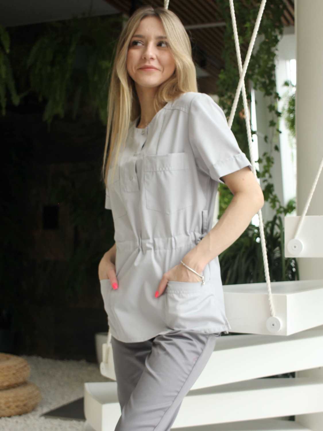 Жіночий сірий медичний костюм на зав'язках 19-09