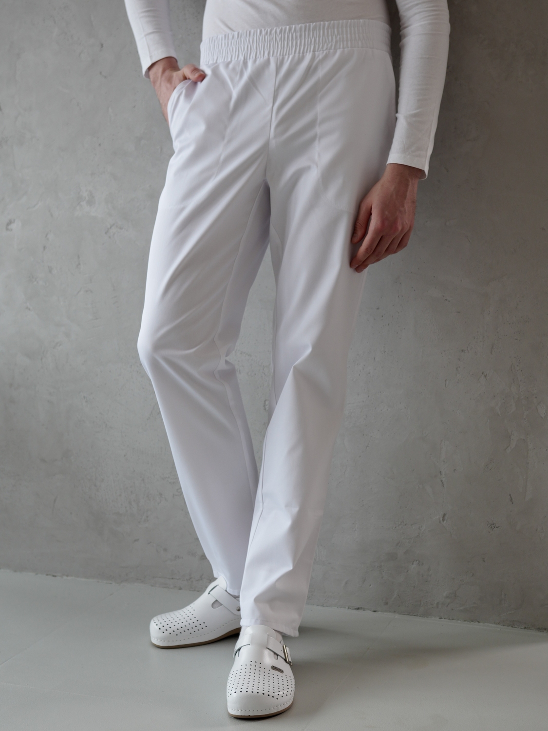 Чоловічі медичні брюки на резинці білі 20-07