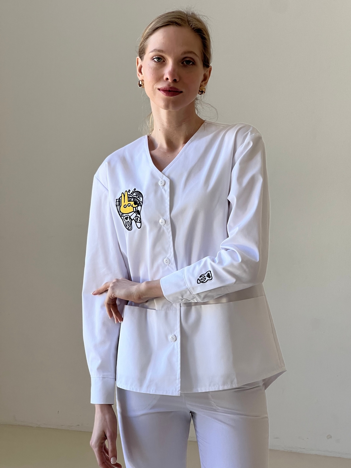 Женская медицинская куртка 24-02 с вышивкой Зуб