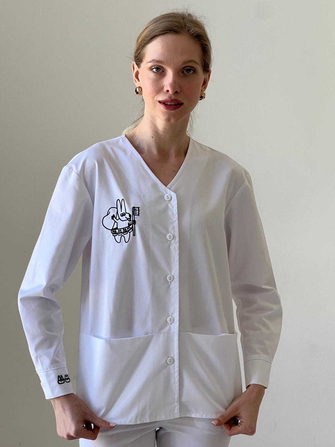Жіноча медична куртка 24-02 з вишивкою для стоматолога