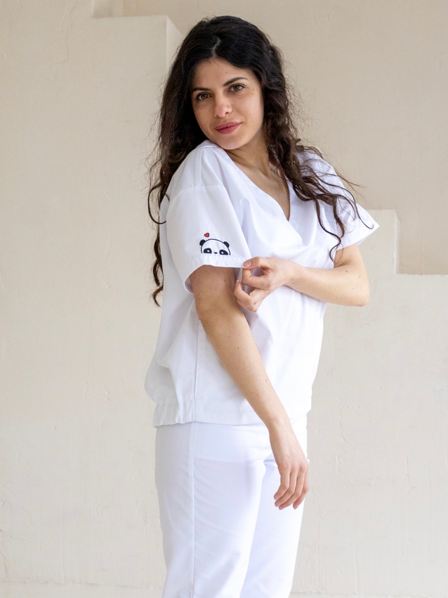 Медична куртка жіноча біла з вишивкою Панда 22-03