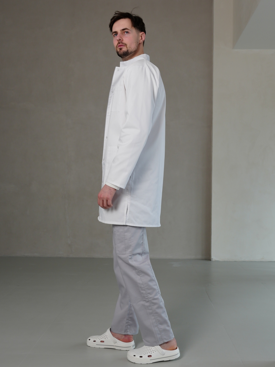 Медицинский халат белый с серой отделкой 10-08