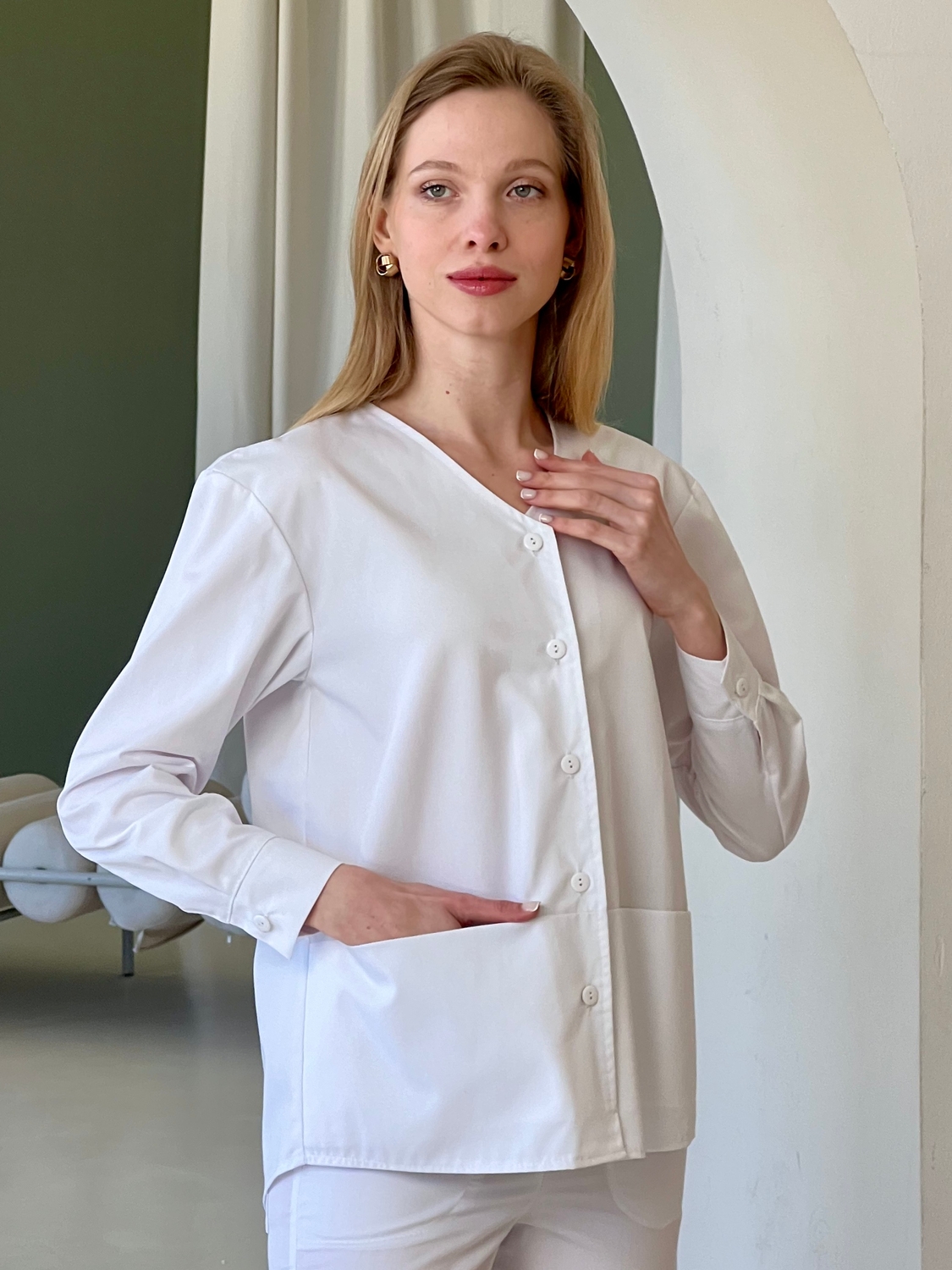 Жіноча медична куртка 24-02 біла