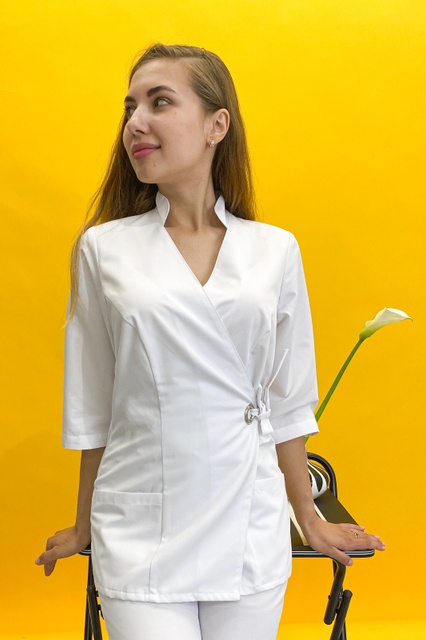 Жіноча медична куртка на запах 12-10 біла