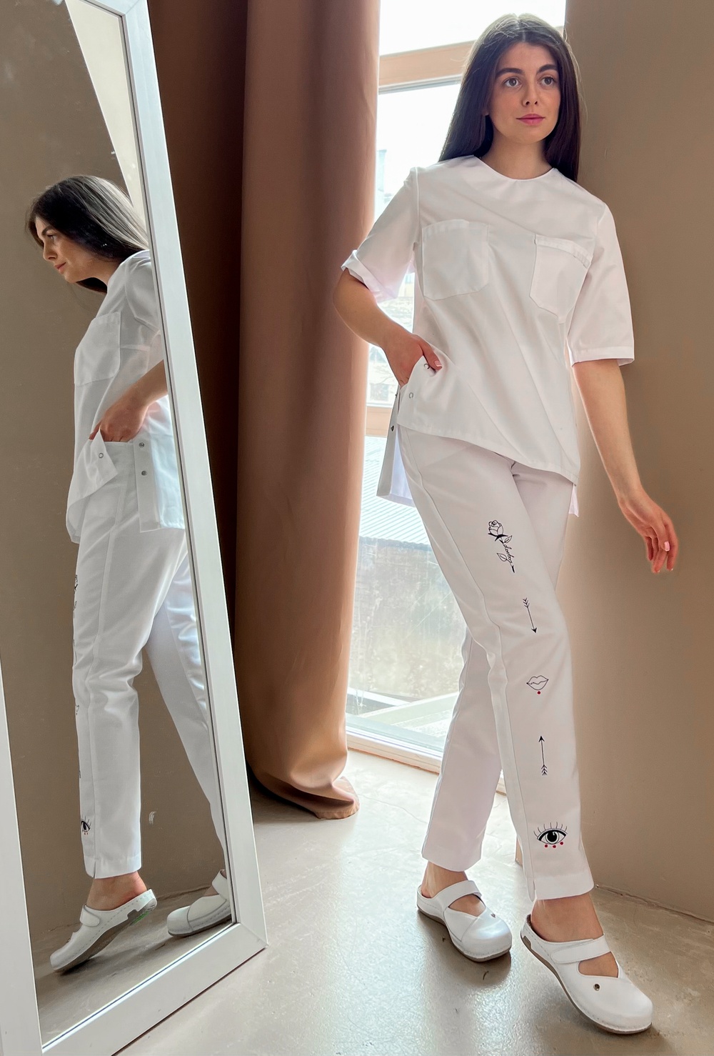 Женский медицинский костюм 20-08 белый с вышивкой