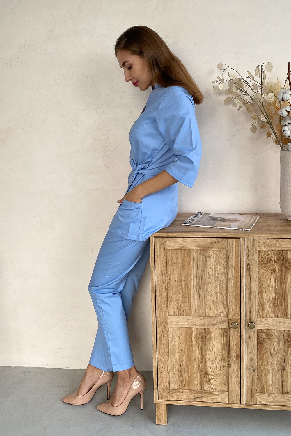 Жіночий медичний костюм на запах 12-10 блакитний