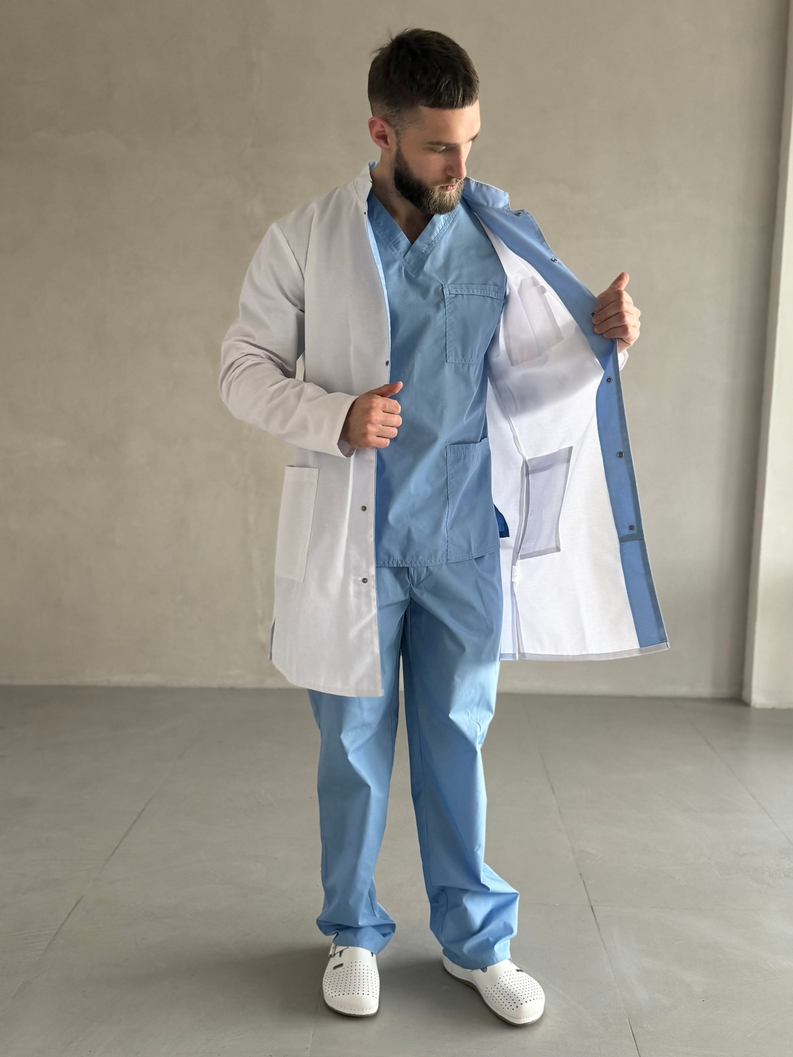 Медичний халат 10-08 білий з блакитним оздобленням