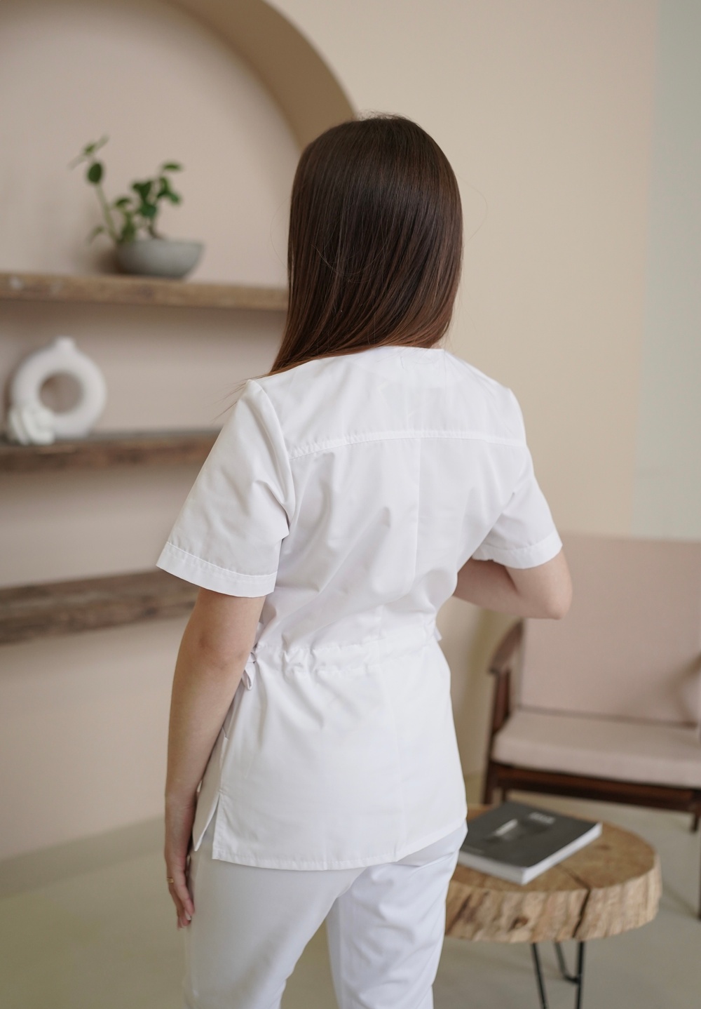 Женская медицинская куртка на завязках 19-09 белая