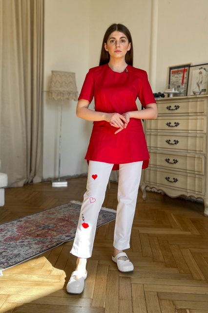 Женский медицинский костюм 20-02 красный с вышивкой