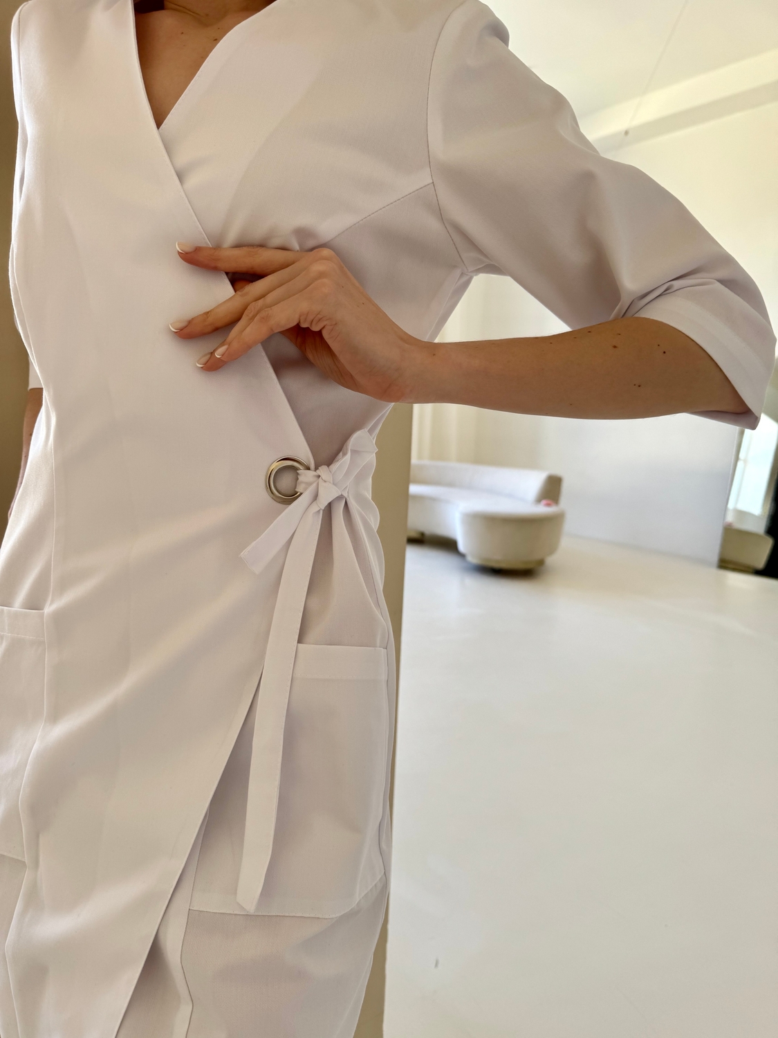 Жіночий медичний халат 12-10 на запах білий