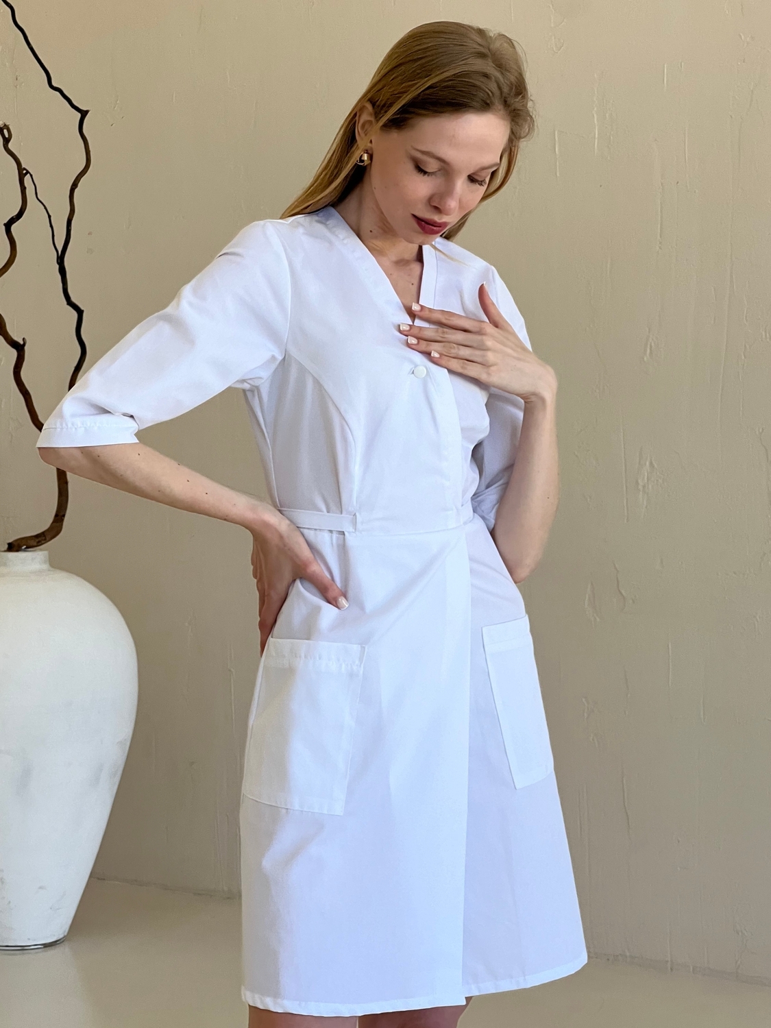 Жіночий медичний халат на запах 10-03 білий