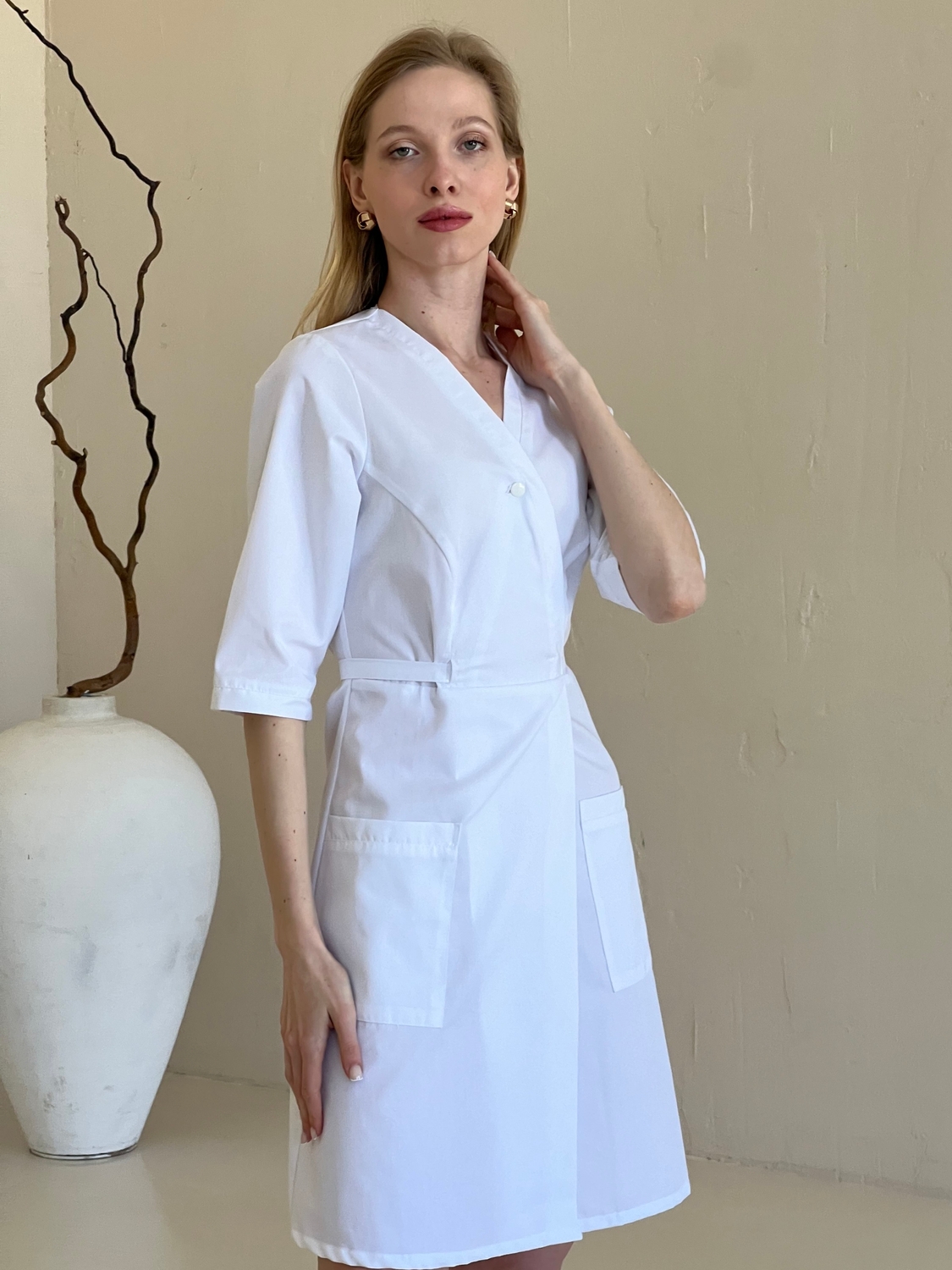 Жіночий медичний халат на запах 10-03 білий