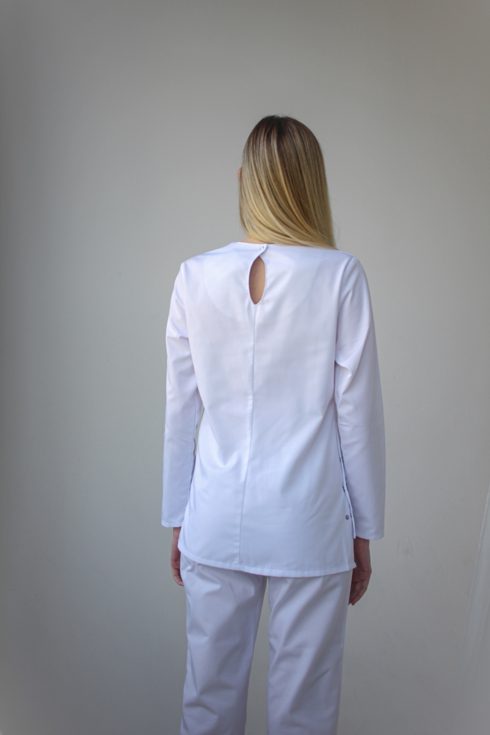 Жіночий медичний костюм 20-08 білий