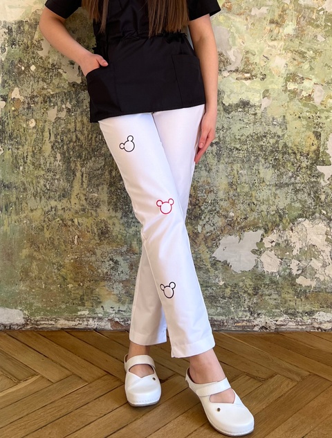 Медичні брюки жіночі білі з вишивкою контур Мікі 10-10к