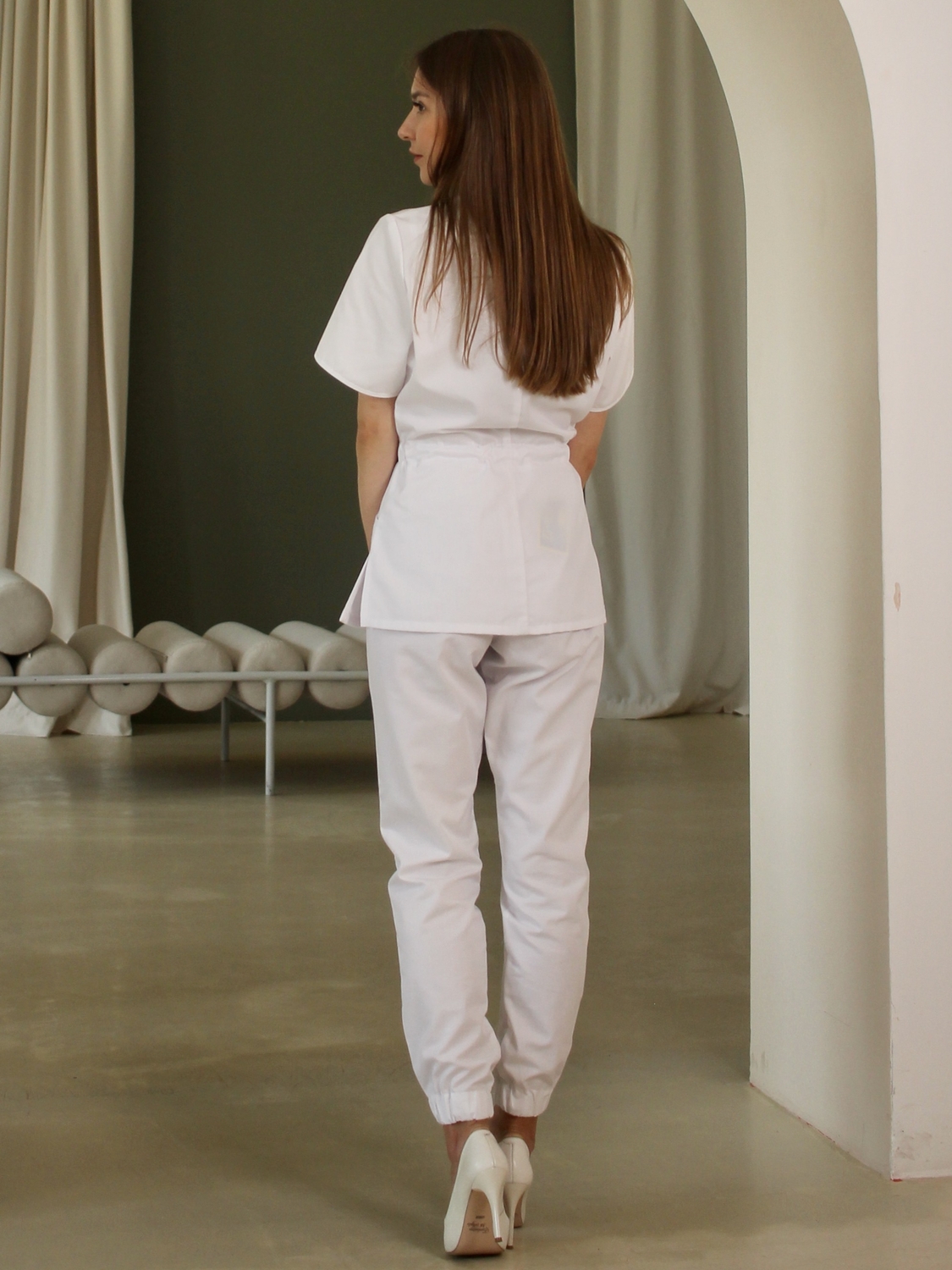 Жіночий медичний костюм 19-01 білий