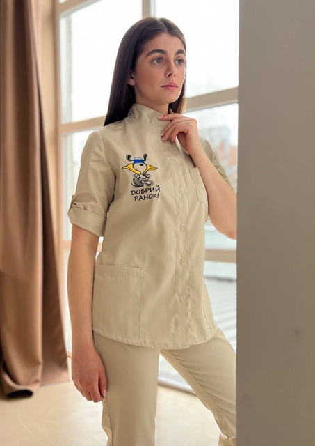 Медична куртка арт.17-02 бежевого кольору з вишивкою "Добрий ранок"