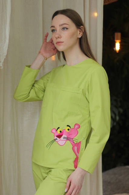 Женская медицинская куртка 20-08 с вышивкой "Розовая Пантера"